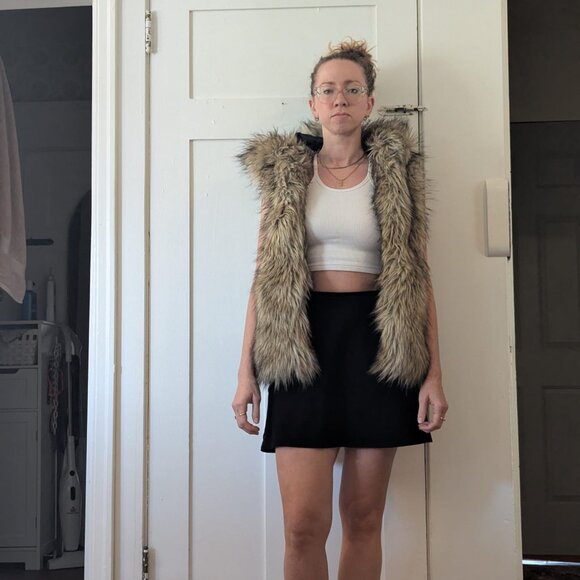 Aritzia Sunday Best Oversized Fur Vest | XXS but fits up to medium | - Picture 2 of 8